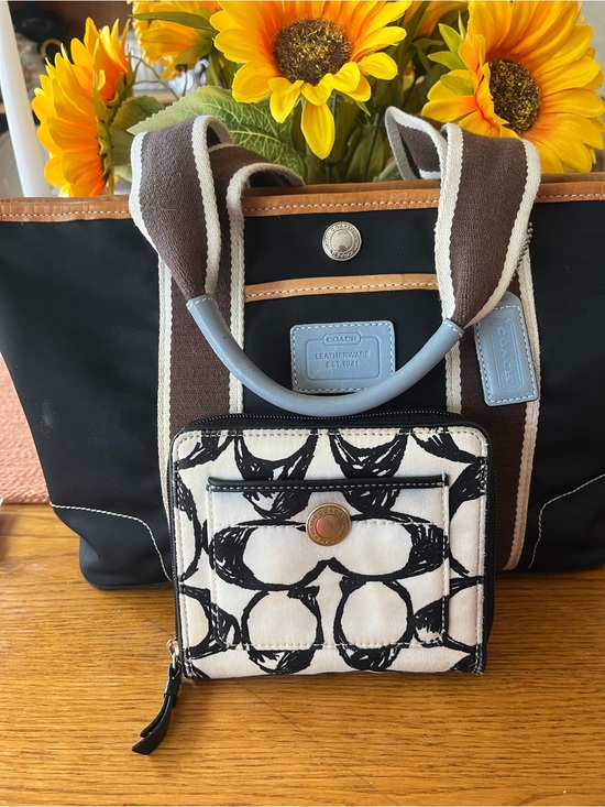 Handbags - Coach Hamptons Vintage Nylon tote w/ matching wallet. 2003